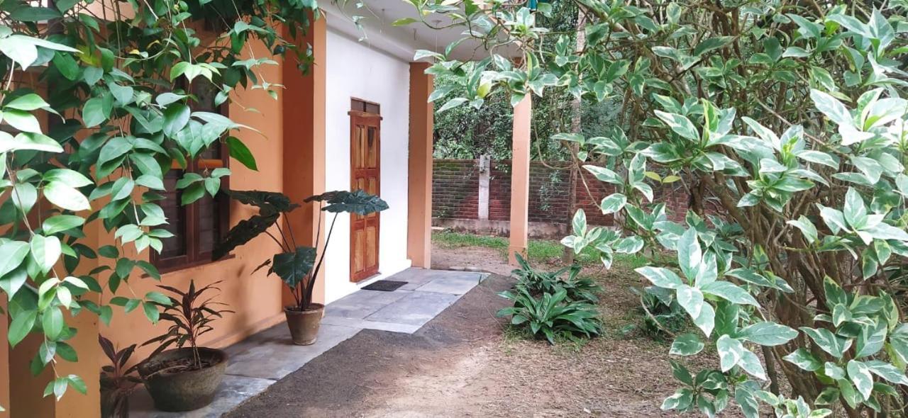 Isai Ambalam Guest House Pondicherry Esterno foto