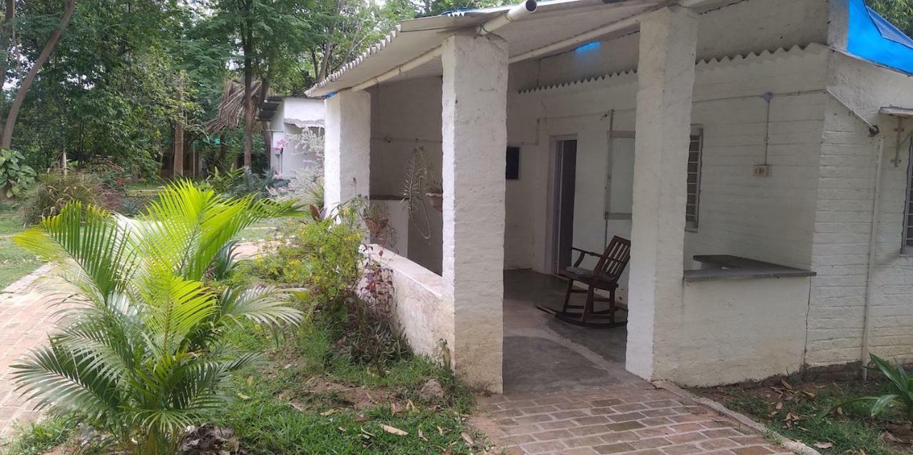 Isai Ambalam Guest House Pondicherry Esterno foto